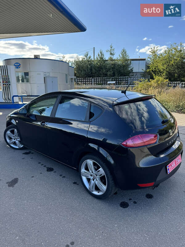 Хэтчбек SEAT Leon 2012 в Великой Багачке