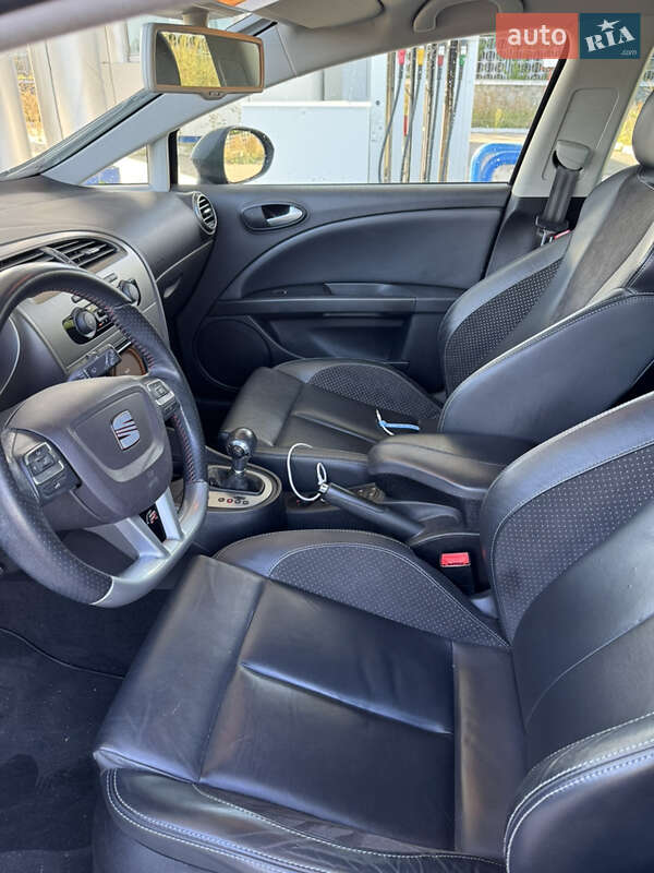 Хэтчбек SEAT Leon 2012 в Великой Багачке