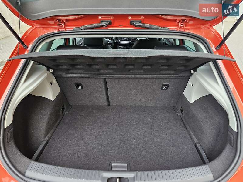 Хэтчбек SEAT Leon 2016 в Киеве
