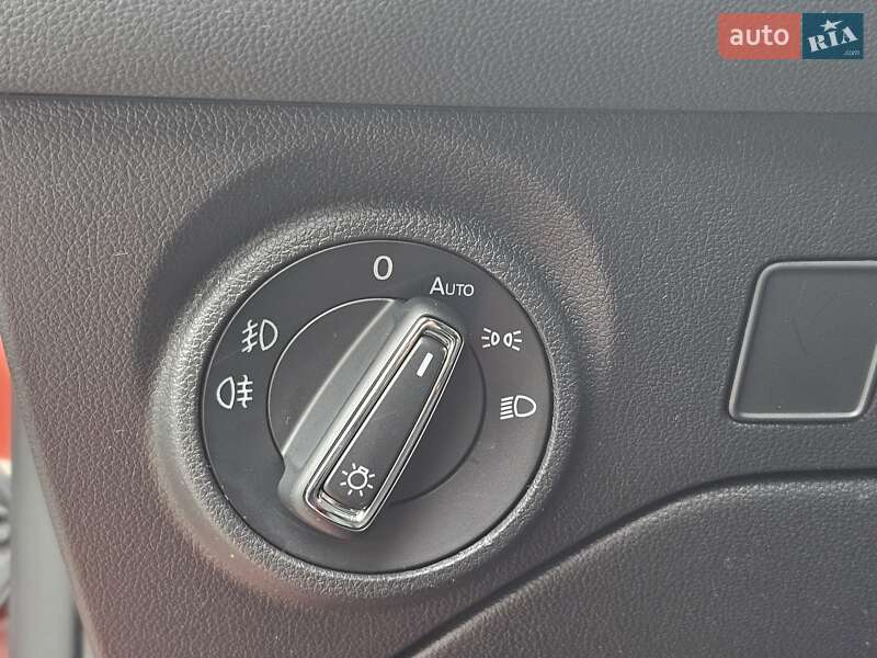 Хэтчбек SEAT Leon 2016 в Киеве