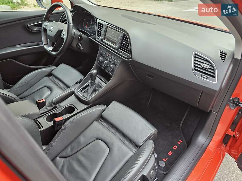 Хэтчбек SEAT Leon 2016 в Киеве