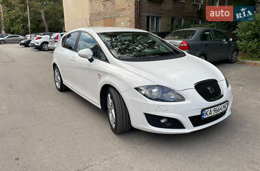 Хэтчбек SEAT Leon 2011 в 