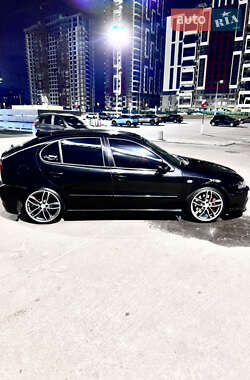 Хэтчбек SEAT Leon 2004 в 