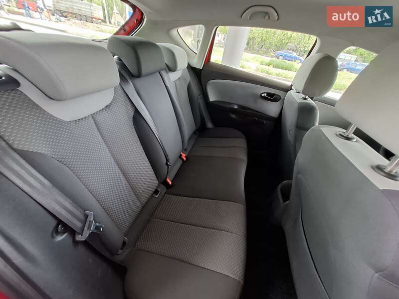 Хэтчбек SEAT Leon 2005 в Николаеве