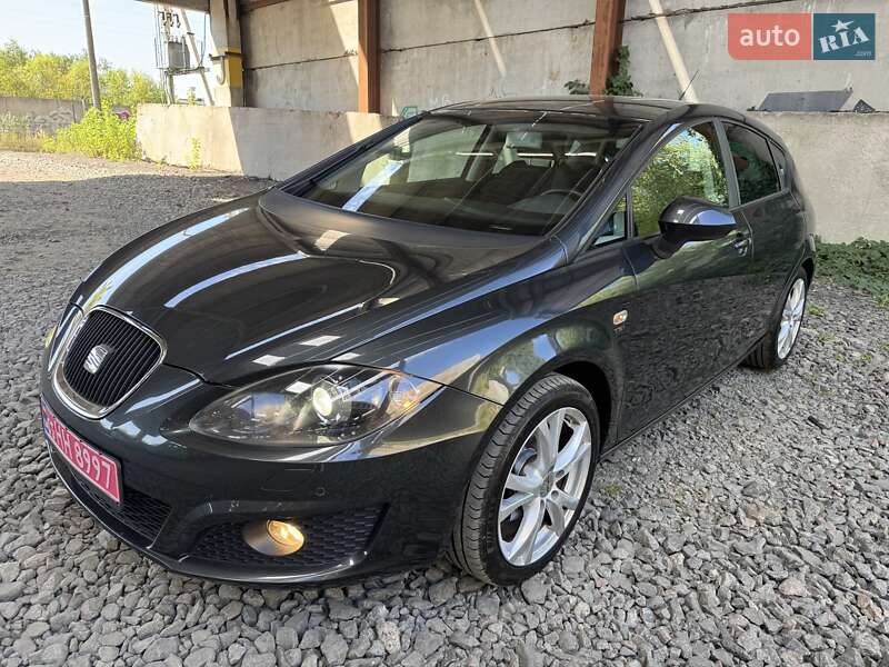 Хэтчбек SEAT Leon 2010 в 