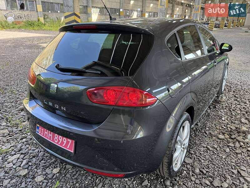 Хэтчбек SEAT Leon 2010 в Луцке