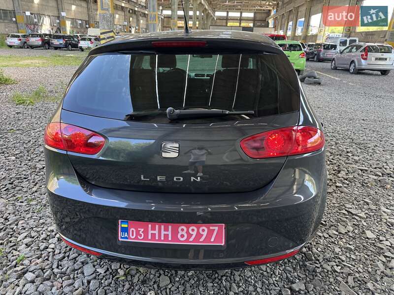Хэтчбек SEAT Leon 2010 в Луцке