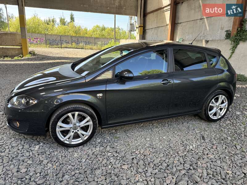 Хэтчбек SEAT Leon 2010 в Луцке