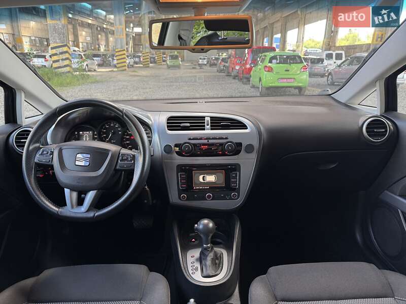Хэтчбек SEAT Leon 2010 в Луцке