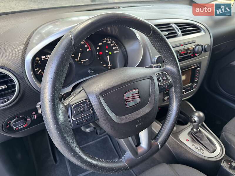 Хэтчбек SEAT Leon 2010 в Луцке