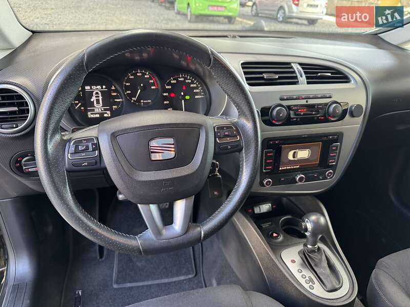 Хэтчбек SEAT Leon 2010 в Луцке
