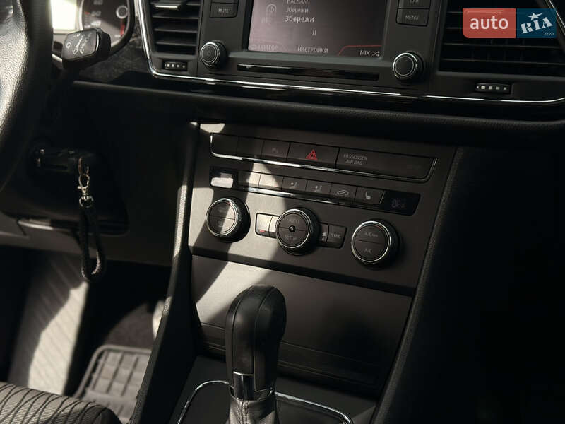 Хэтчбек SEAT Leon 2015 в Ужгороде