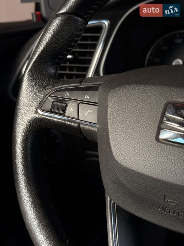 Хэтчбек SEAT Leon 2015 в Ужгороде