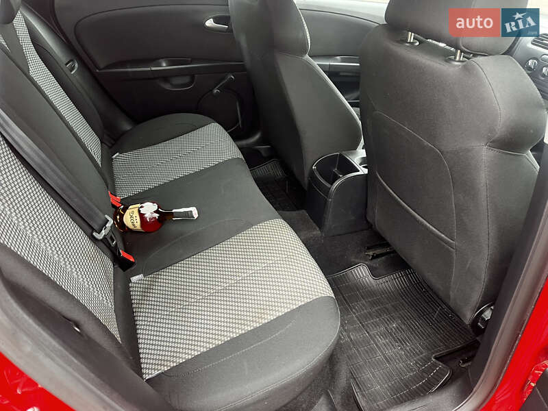 Хэтчбек SEAT Leon 2010 в Чернигове