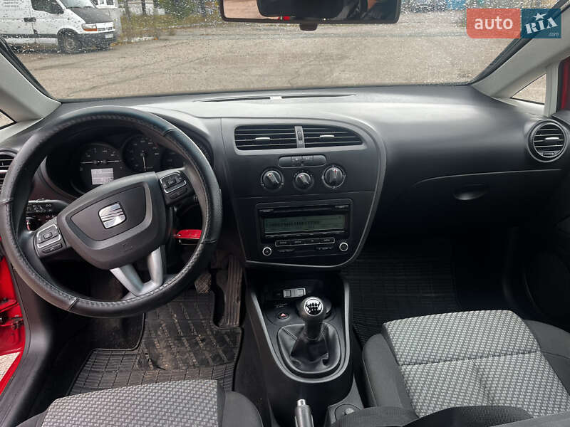 Хэтчбек SEAT Leon 2010 в Чернигове