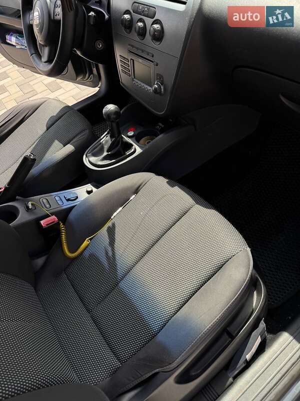 Хэтчбек SEAT Leon 2007 в Софиевской Борщаговке