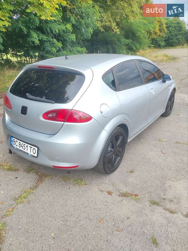 Хэтчбек SEAT Leon 2007 в Сокале