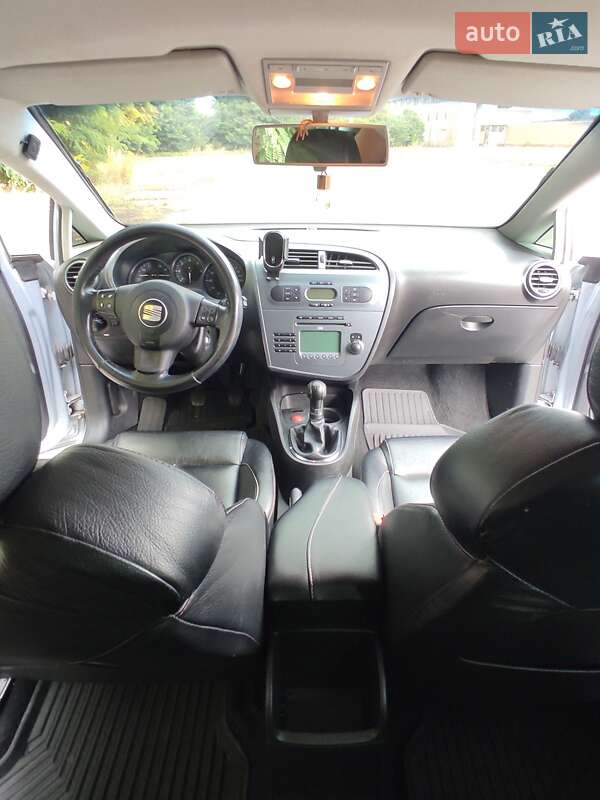 Хэтчбек SEAT Leon 2007 в Сокале