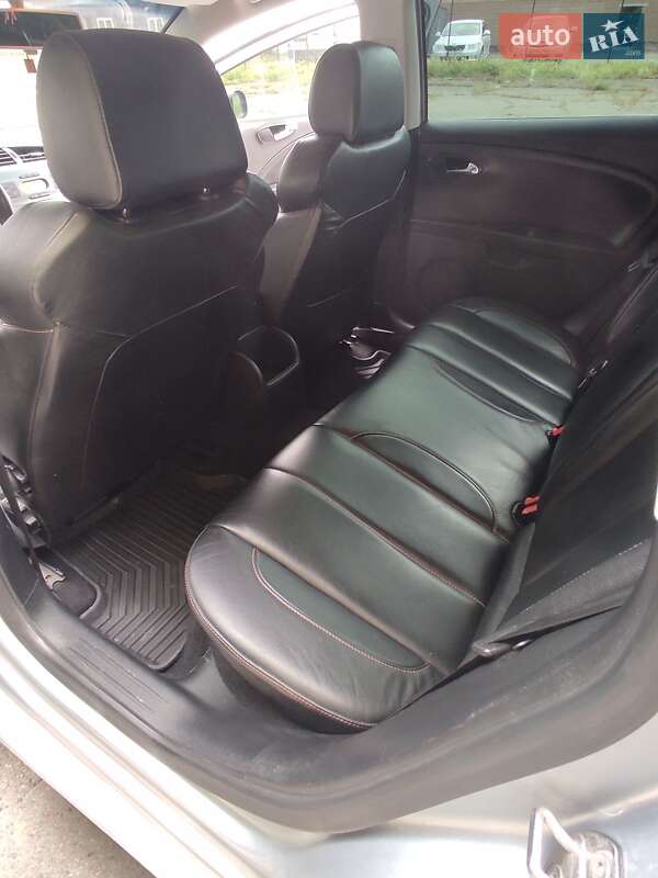 Хэтчбек SEAT Leon 2007 в Сокале