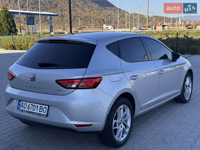 Хэтчбек SEAT Leon 2013 в Хусте