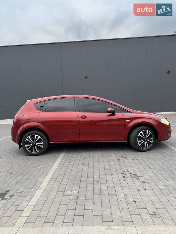 Хэтчбек SEAT Leon 2007 в Украинке