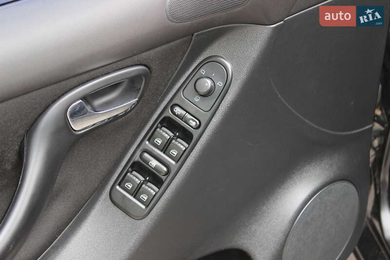 Хэтчбек SEAT Leon 2004 в Днепре