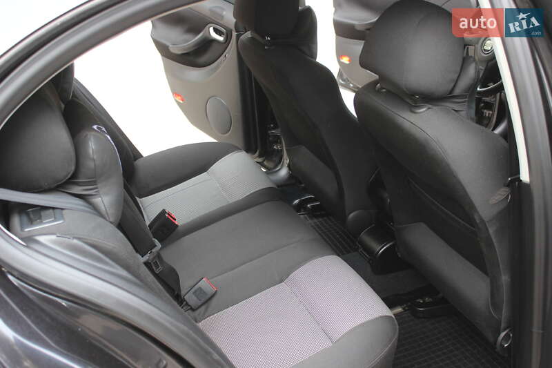 Хэтчбек SEAT Leon 2004 в Днепре