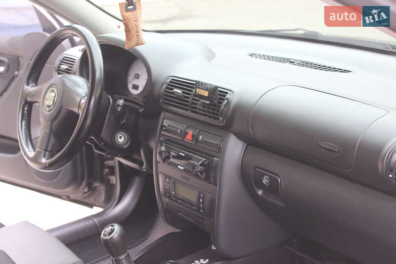 Хэтчбек SEAT Leon 2004 в Днепре