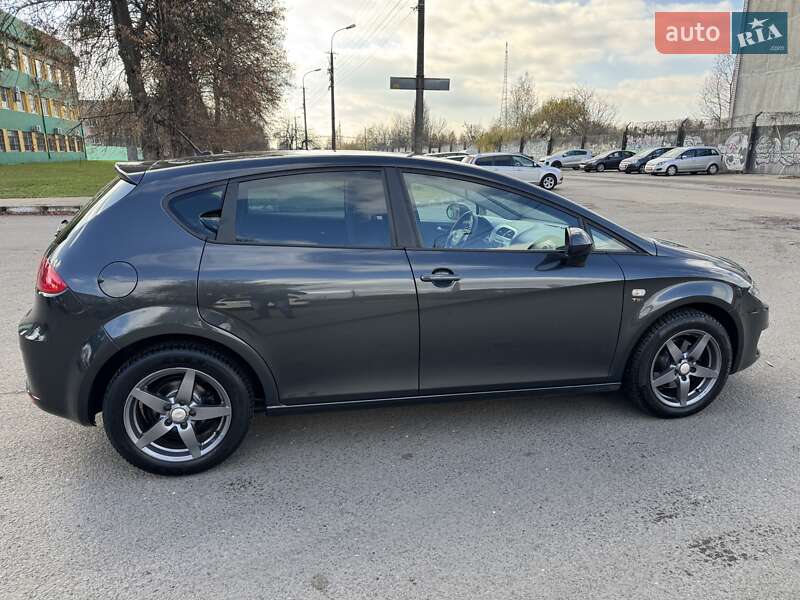 Хетчбек SEAT Leon 2010 в Луцьку