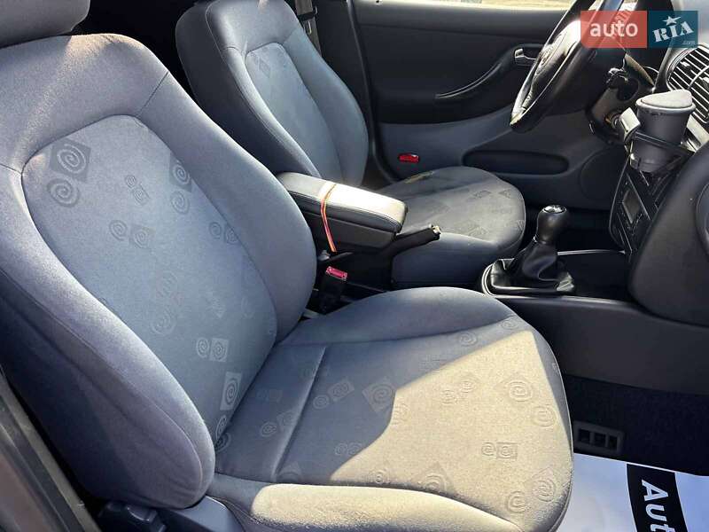 Хетчбек SEAT Leon 2001 в Запоріжжі