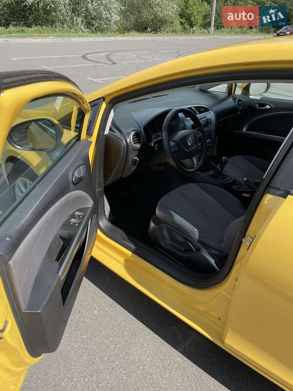 Хэтчбек SEAT Leon 2011 в Ирпене