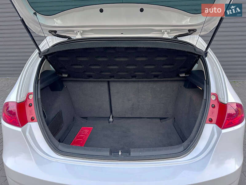 Хетчбек SEAT Leon 2012 в Кам'янському