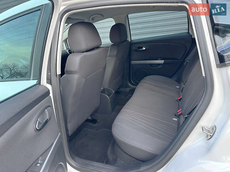 Хетчбек SEAT Leon 2012 в Кам'янському