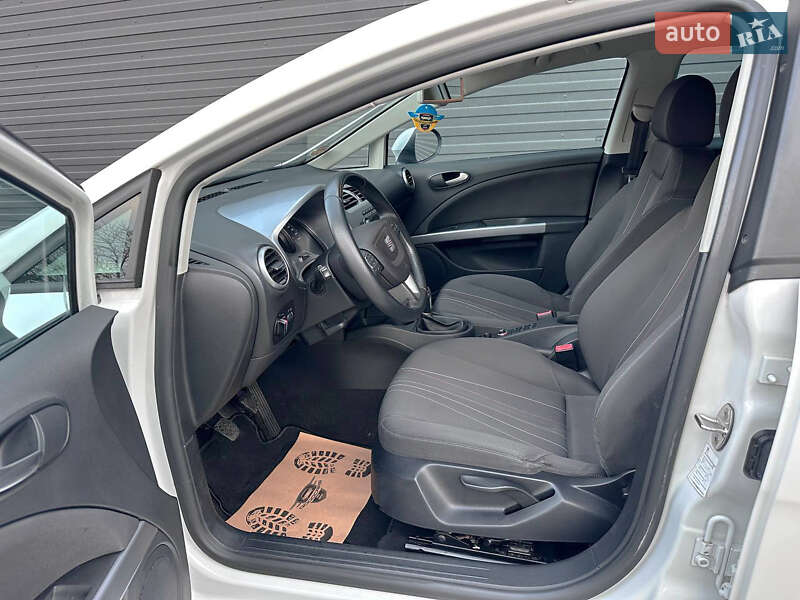 Хетчбек SEAT Leon 2012 в Кам'янському