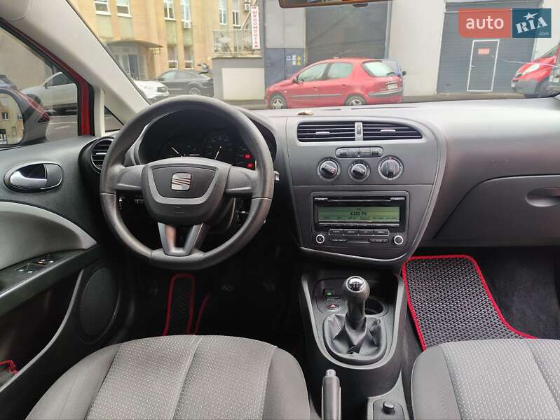 Хэтчбек SEAT Leon 2011 в Виннице