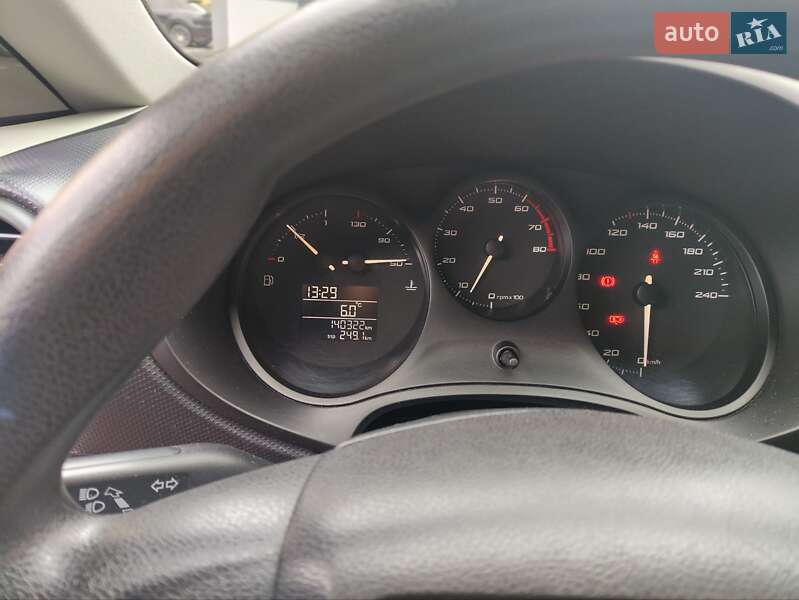 Хэтчбек SEAT Leon 2011 в Виннице