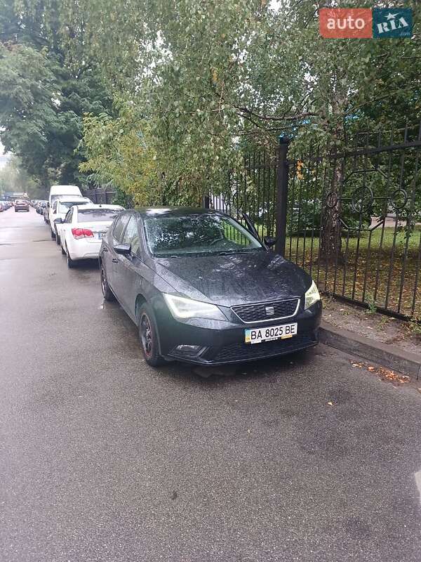 Хэтчбек SEAT Leon 2013 в Киеве