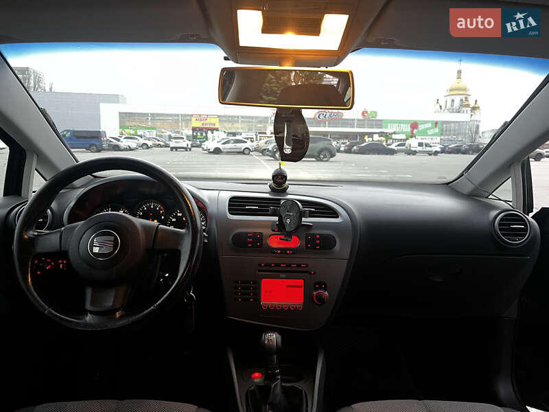 Хетчбек SEAT Leon 2006 в Запоріжжі