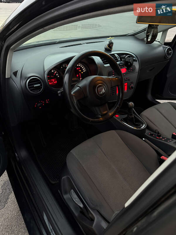 Хетчбек SEAT Leon 2006 в Запоріжжі