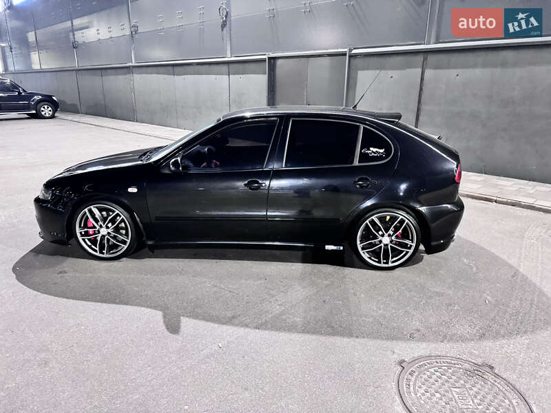 Хэтчбек SEAT Leon 2004 в Киеве