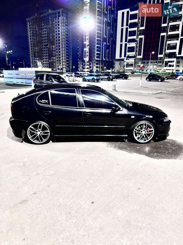Хэтчбек SEAT Leon 2004 в Киеве