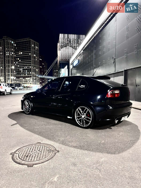 Хэтчбек SEAT Leon 2004 в Киеве