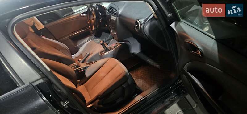 Хэтчбек SEAT Leon 2006 в Софиевской Борщаговке