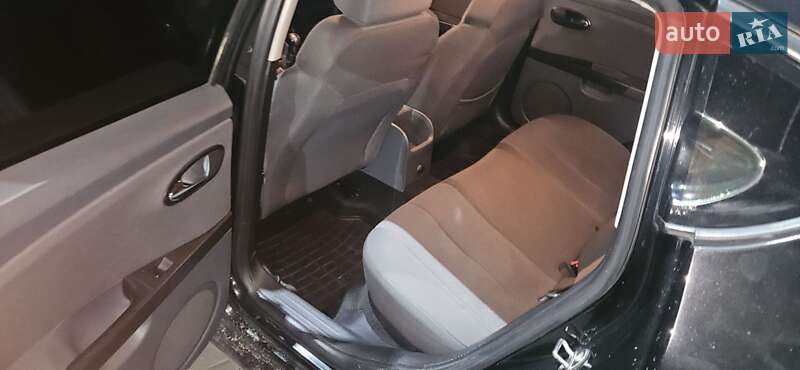 Хэтчбек SEAT Leon 2006 в Софиевской Борщаговке