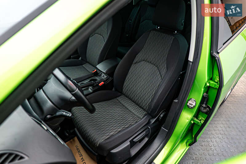 Хэтчбек SEAT Leon 2016 в Киеве