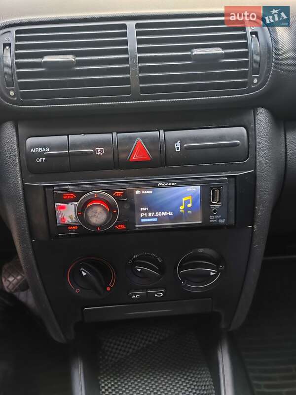 Хэтчбек SEAT Leon 2003 в Киеве