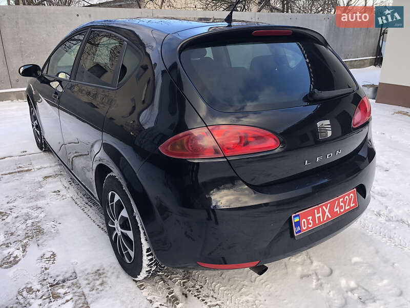 Хэтчбек SEAT Leon 2006 в Радивилове