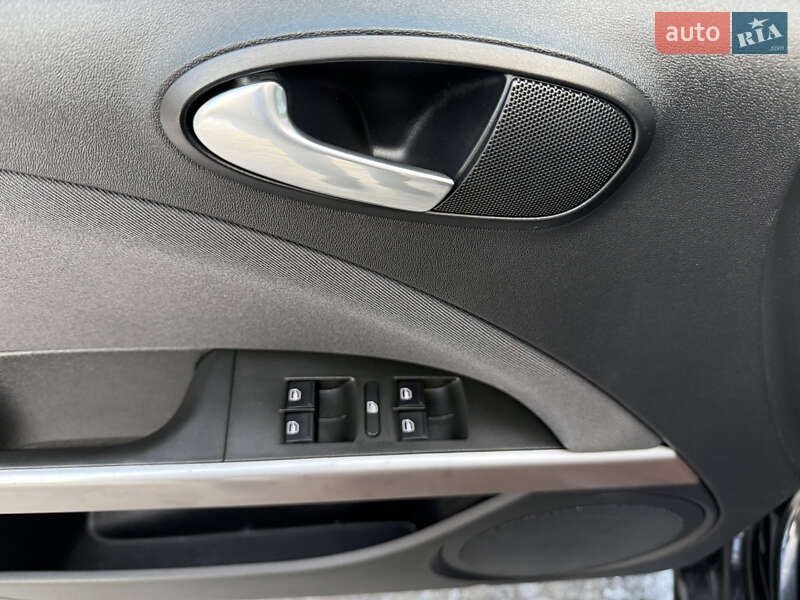 Хэтчбек SEAT Leon 2011 в Луцке