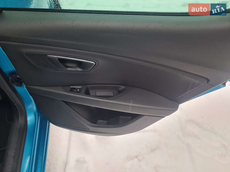 Хэтчбек SEAT Leon 2015 в Киеве