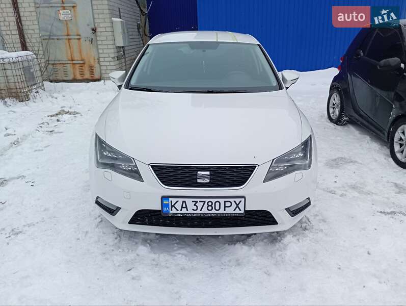 Хэтчбек SEAT Leon 2015 в Киеве